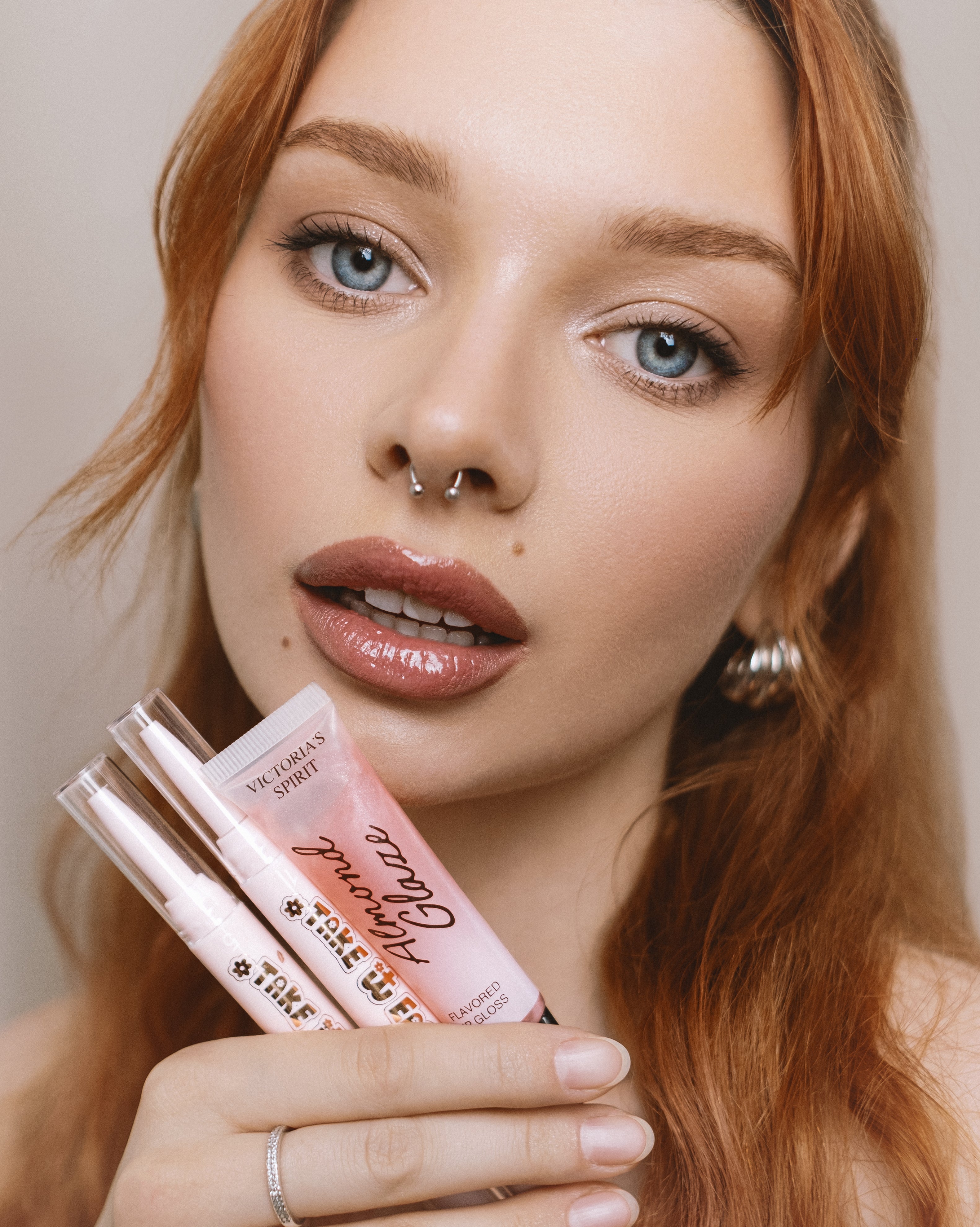 Take it Easy – Pomadka i Kredka 2w1 [01 Deep Burgundy Rose]