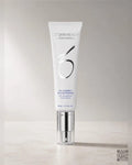 Zdjęcie wygenerowane przy użyciu AI · ZO Skin Health Serum z samoaktywującą się witaminą C 10% 50 ml