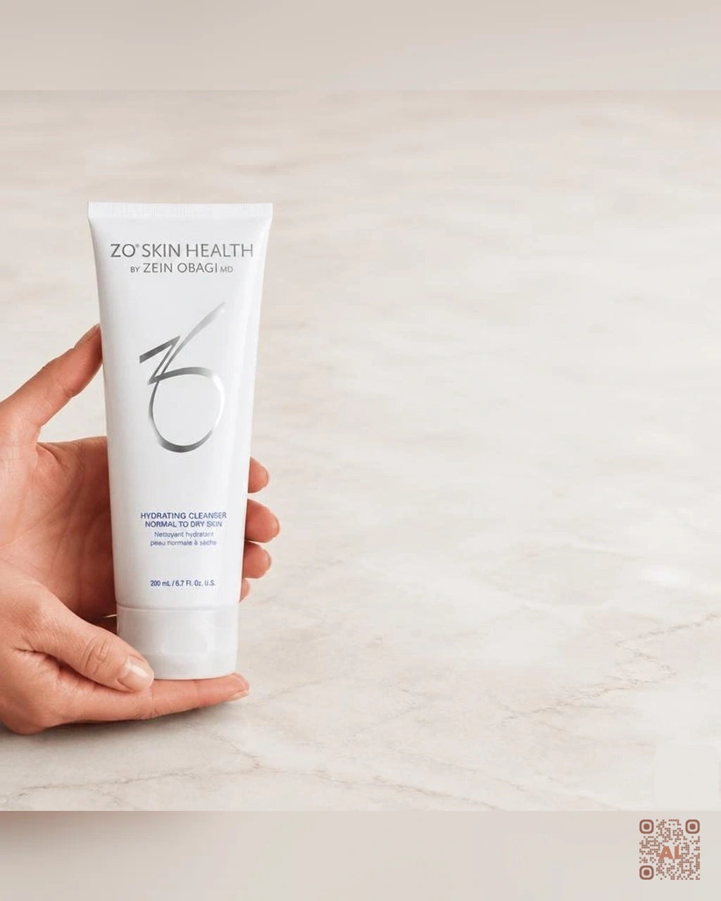 Zdjęcie wygenerowane przy użyciu AI · ZO Skin Health Nawilżający preparat oczyszczający dla skóry normalnej i suchej 200 ml (3)