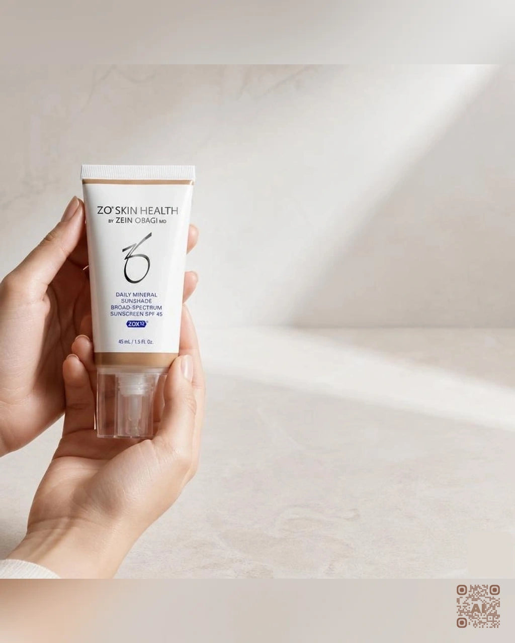 Zdjęcie wygenerowane przy użyciu AI · ZO Skin Health Daily Mineral SunShade SPF 30 Light 45 ml (3)
