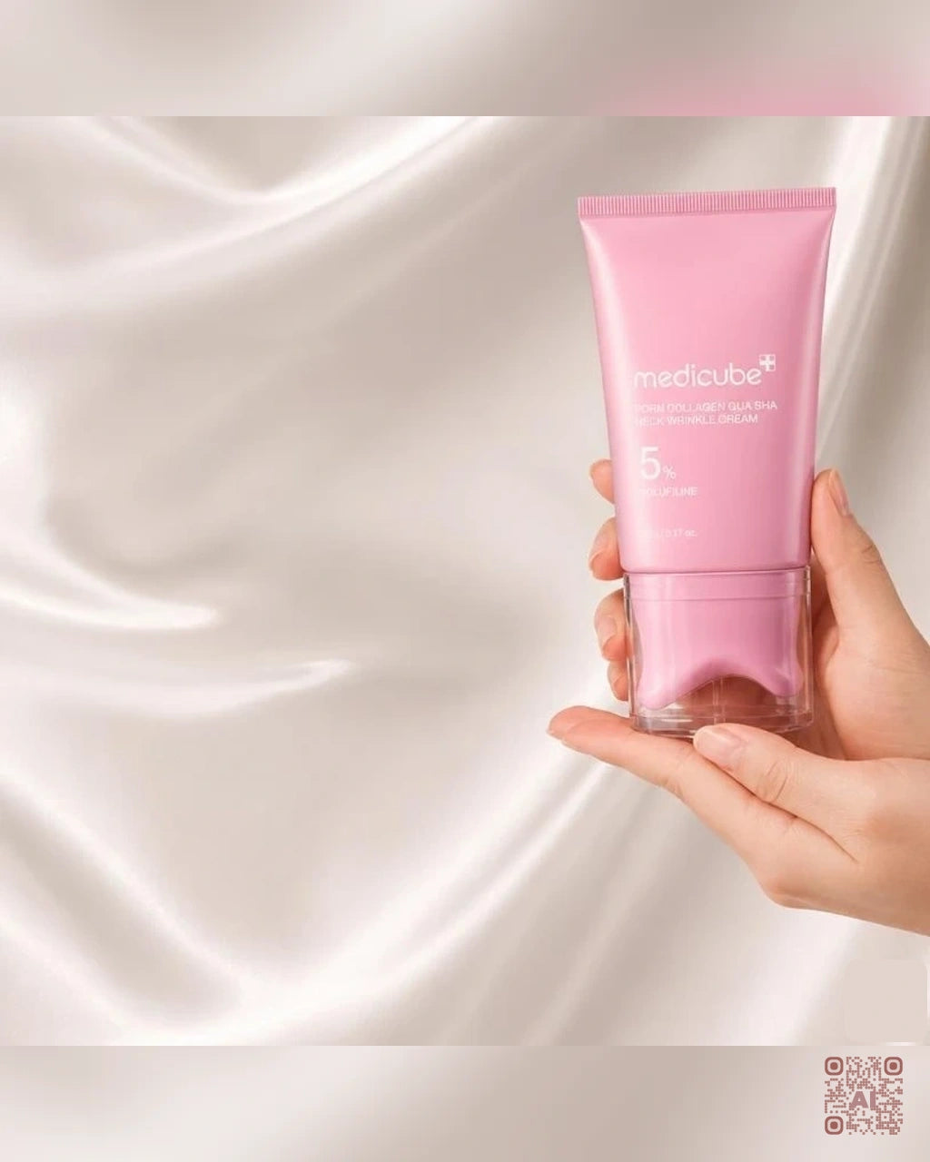 Zdjęcie wygenerowane przy użyciu AI · Medicube PDRN Collagen Gua Sha Neck Wrinkle Cream (4)