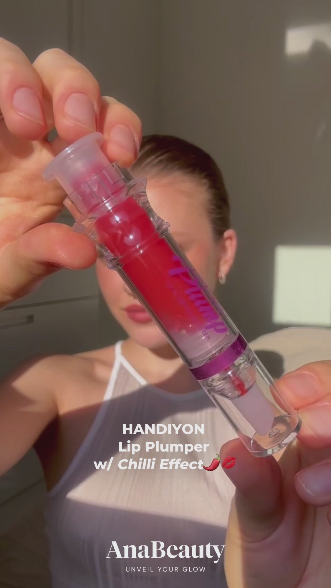 Załaduj wideo: HANDIYON –  Lip Plumper Chilli Effect [Pastel Red]