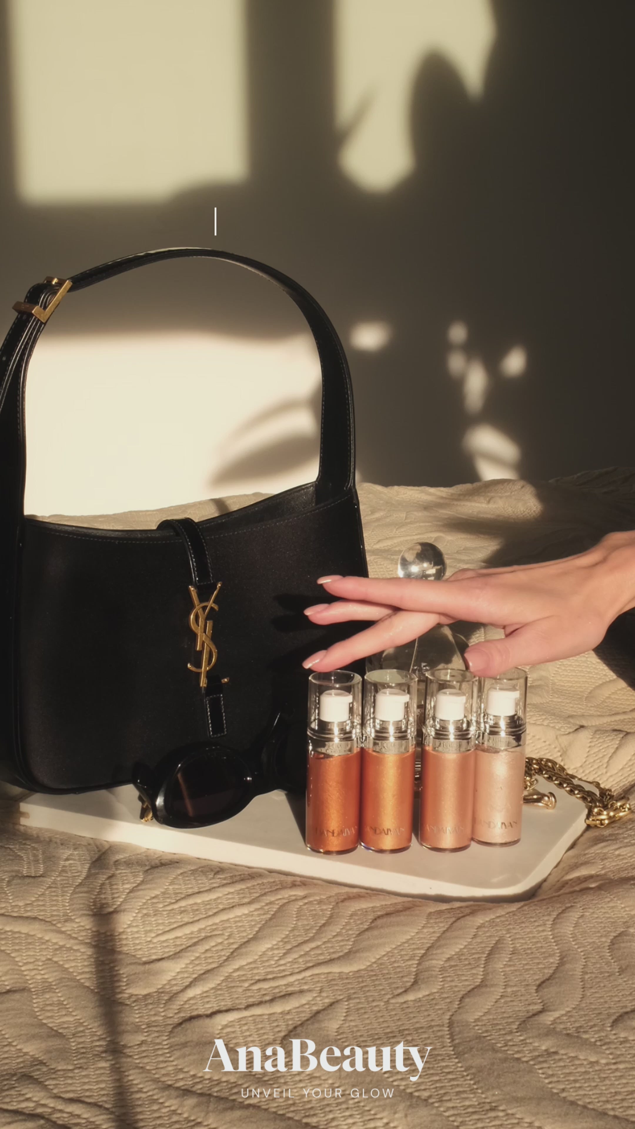 Załaduj wideo: HANDIYON – Rozświetlacz do Ciała w Płynie [02 Rose gold]